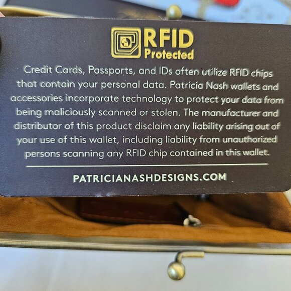 NWOT Patricia Nash Kisslock Wristlet - Picture 7 of 9